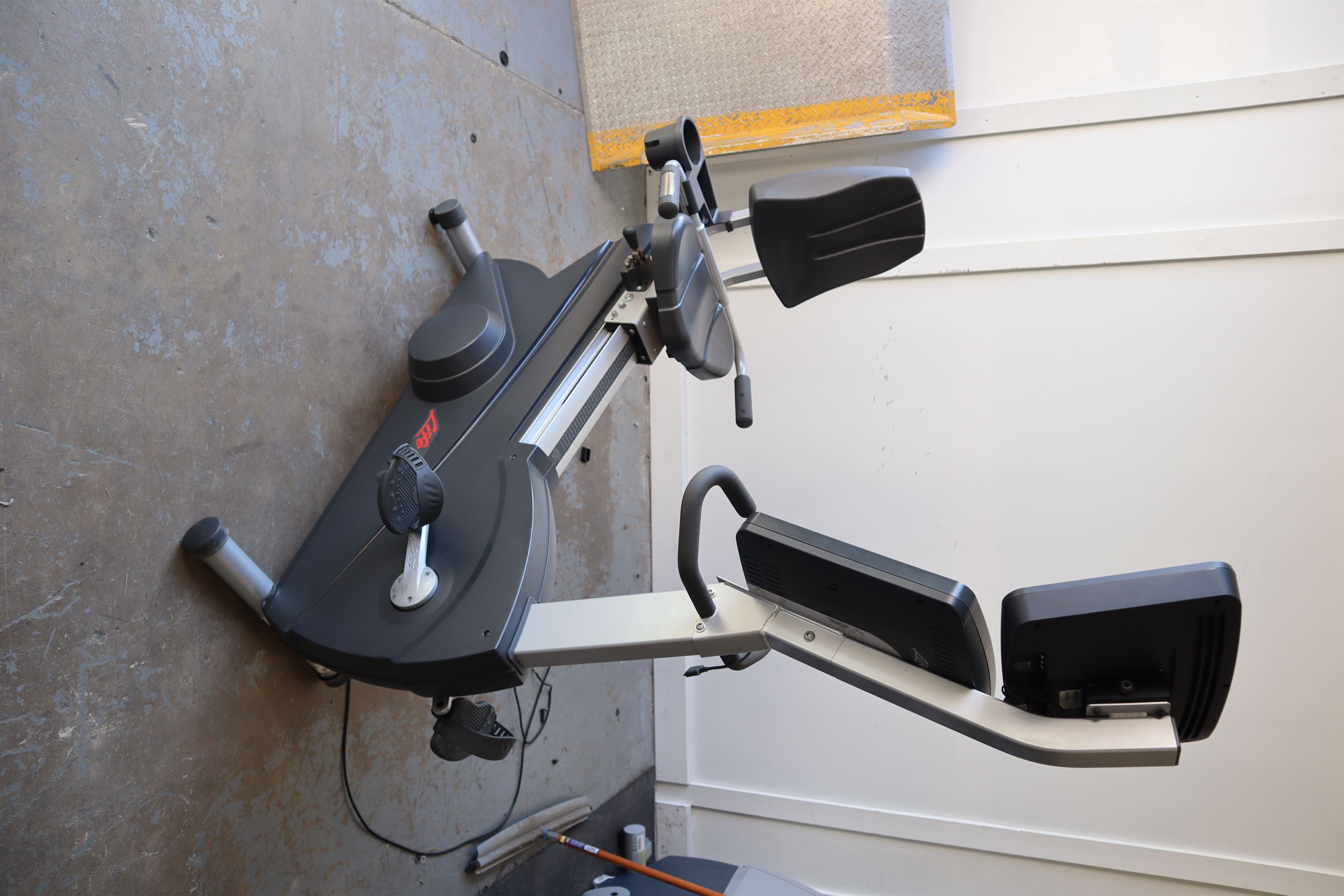 Used Life Fitness CLSR Club Series Integrity w TV CLI118 Recumbent Stationary Bike