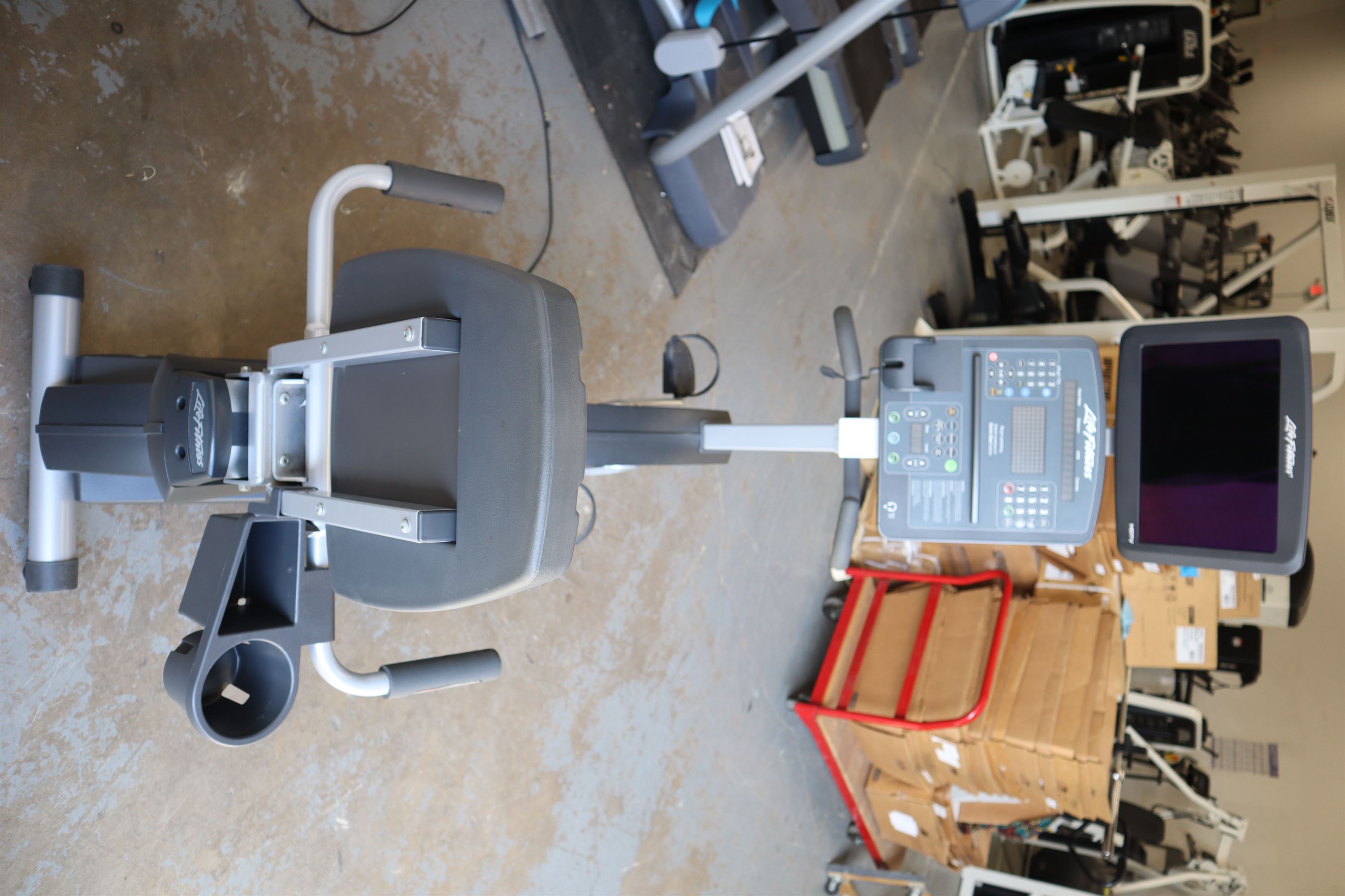 Used Life Fitness CLSR Club Series Integrity w TV CLI118 Recumbent Stationary Bike