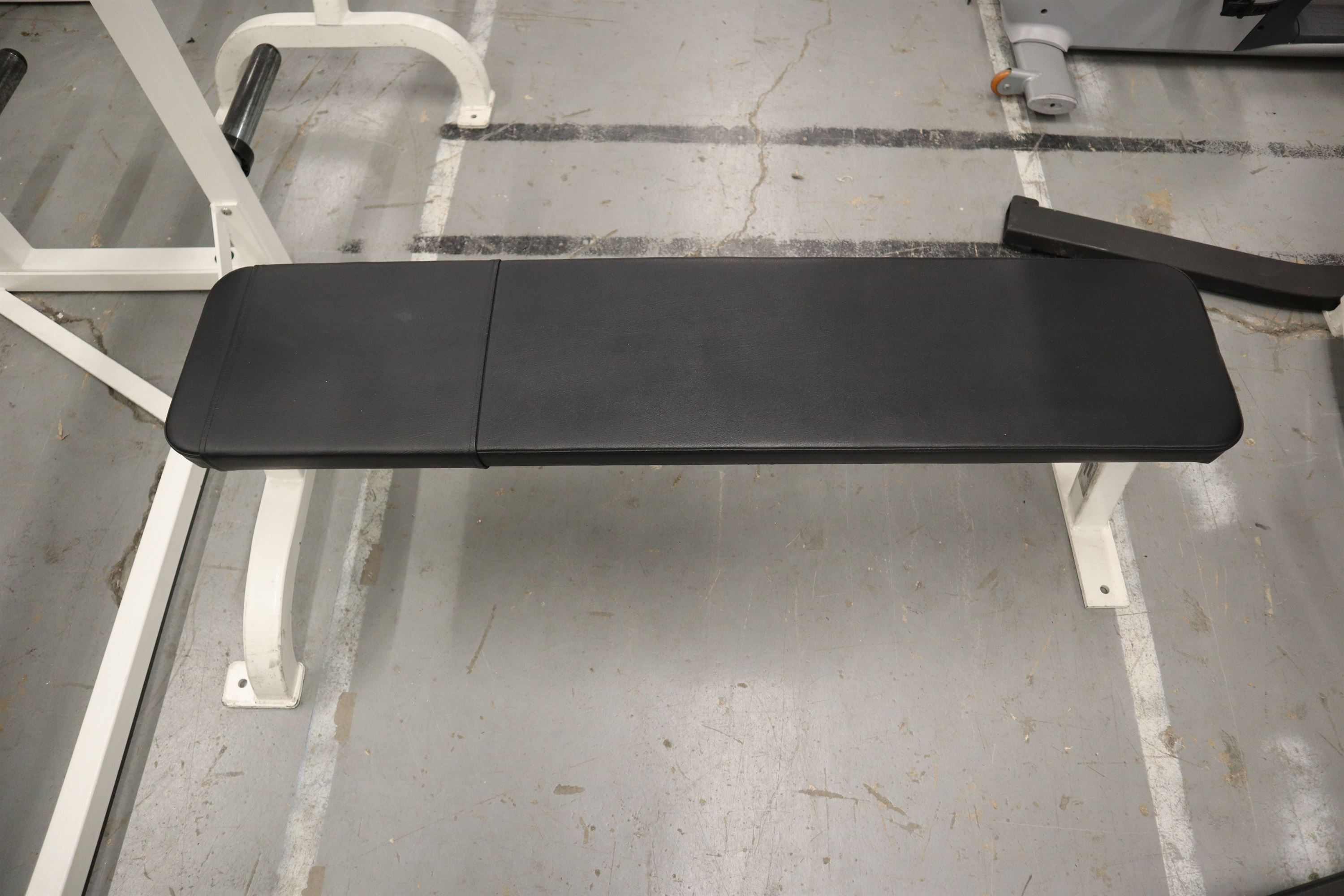 Used Cybex Flat Bench 543091 Freeweights & Accessories